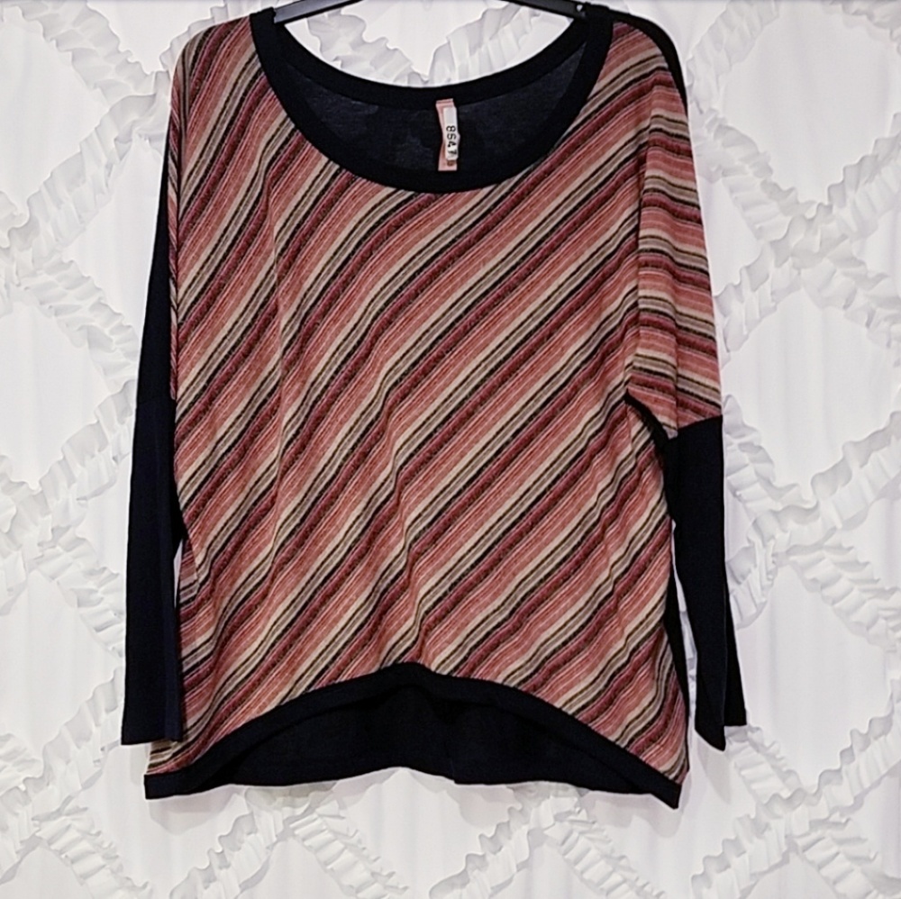 Gilli Striped Navy Hi Low Hem Dolman Sleeve Top L